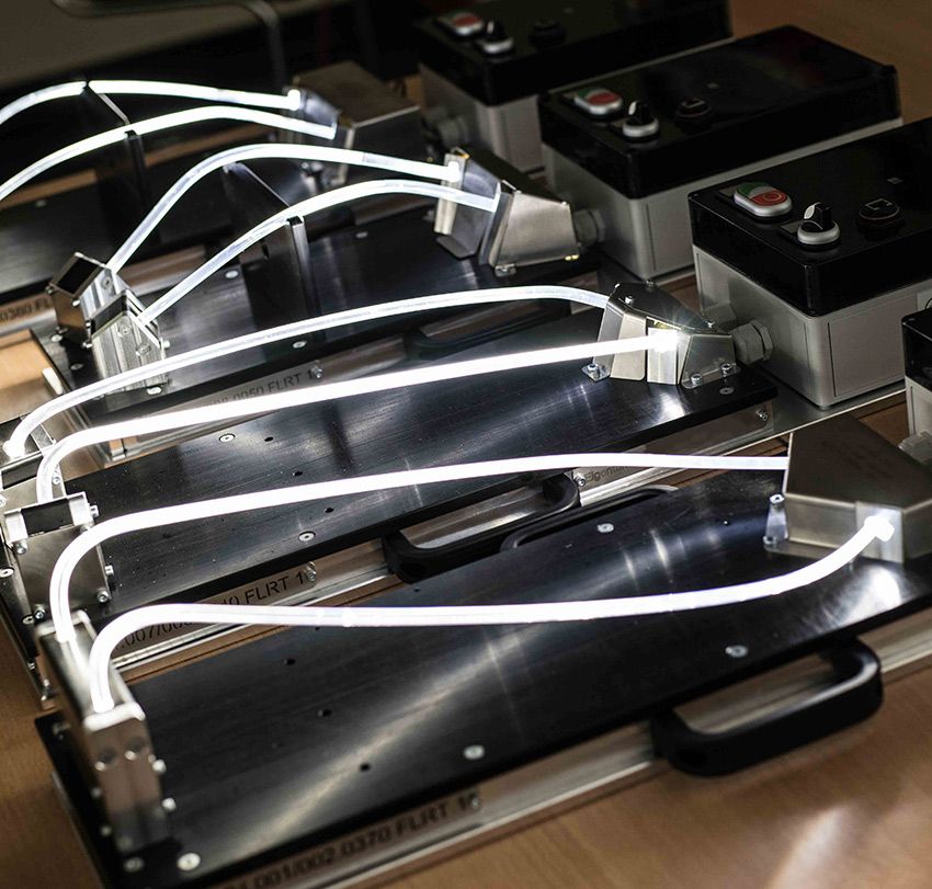 MPH Vorrichtungsbau Mess- und Pr&uuml;fvorrichtung f&uuml;r Lichtelemente